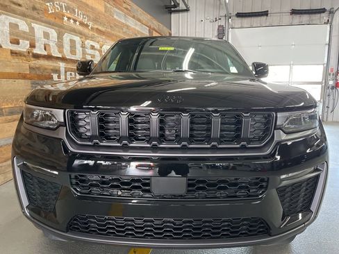 New 2026 Jeep Grand Cherokee L Limited AWD/4WD image 7
