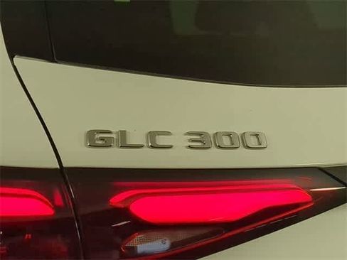 Used 2026 Mercedes-Benz GLC 300 4MATIC image 11