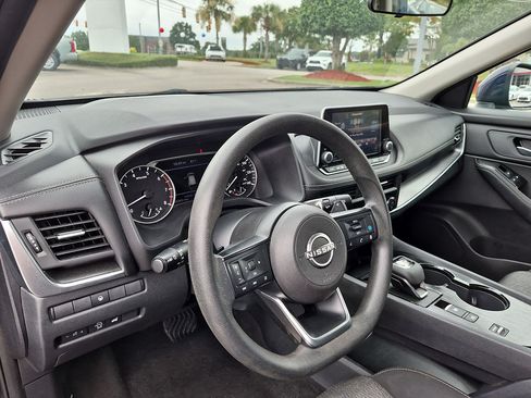 Used 2024 Nissan Rogue SV FWD image 15