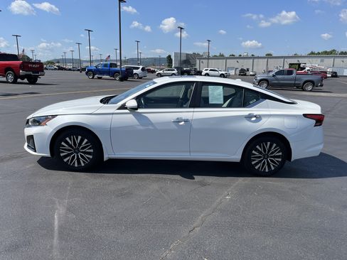 Used 2024 Nissan Altima 2.5 SV w/ SV Premium Package AWD/4WD image 7