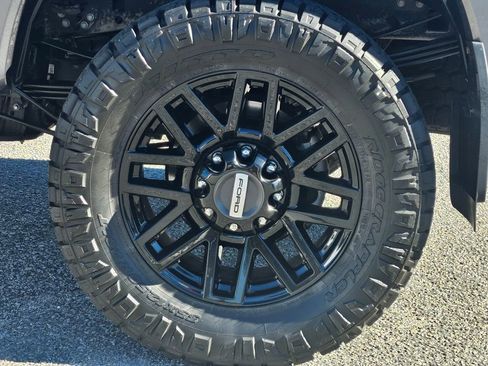 Used 2022 Ford F350 Lariat w/ Black Appearance Package image 26