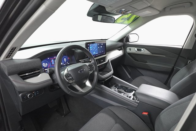 Used 2025 Ford Explorer Active RWD image 17