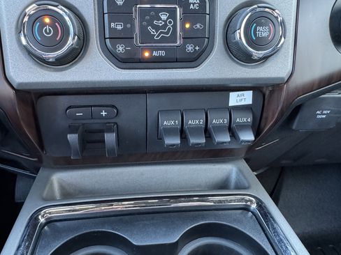 Used 2016 Ford F350 Lariat w/ Lariat Ultimate Package AWD/4WD image 19