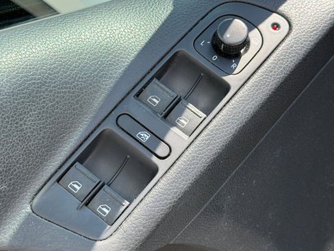 Used 2014 Volkswagen Tiguan SE image 20