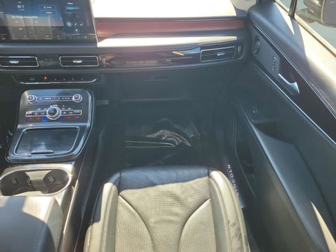 Used 2021 Lincoln Nautilus Reserve image 12