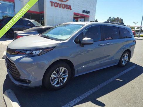 Certified 2023 Toyota Sienna XLE Woodland Edition AWD/4WD image 1