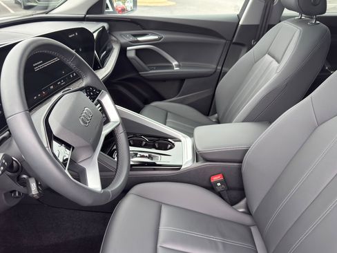Used 2025 Audi Q5 Premium w/ Convenience Package image 13
