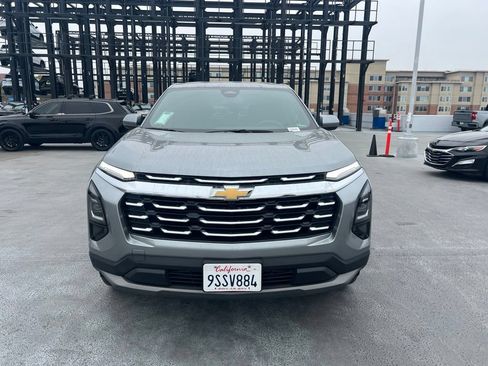 Used 2025 Chevrolet Equinox LT FWD image 2