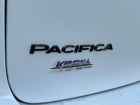 New 2026 Chrysler Pacifica Select image 24