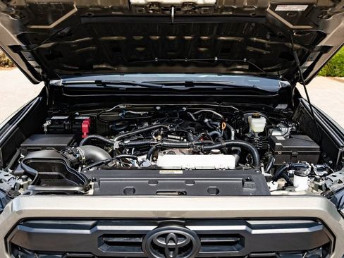 Used 2025 Toyota Tacoma TRD Sport AWD/4WD image 42