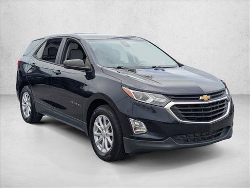 Used 2020 Chevrolet Equinox LS w/ LS Convenience Package FWD image 3