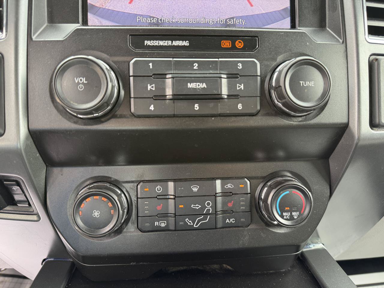 Used 2022 Ford F250 XLT w/ XLT Premium Package AWD/4WD image 16