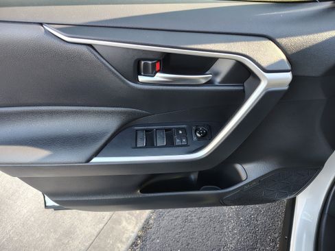 Used 2022 Toyota RAV4 SE image 21