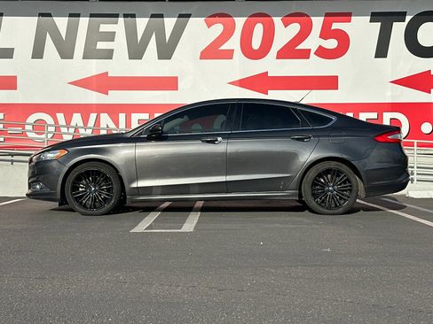 Used 2016 Ford Fusion SE w/ Equipment Group 202A image 2