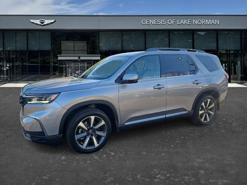 Used 2025 Honda Pilot Elite image 1