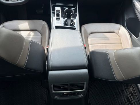 Used 2024 Volkswagen Atlas SEL AWD/4WD image 18