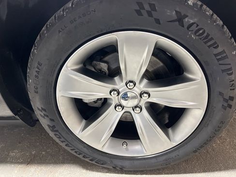 Used 2022 Dodge Challenger SXT image 40