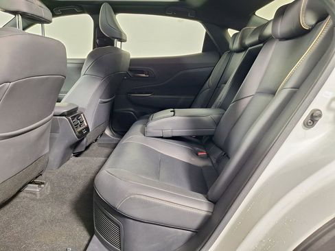 Used 2024 Toyota Crown AWD/4WD image 11