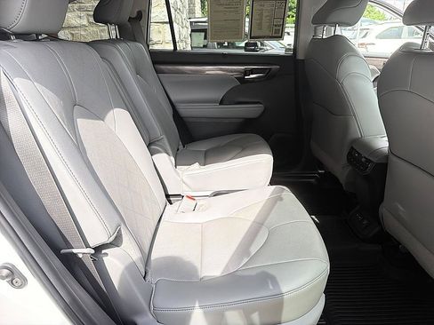 Certified 2026 Toyota Highlander Platinum AWD/4WD image 16