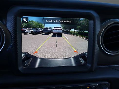 Used 2023 Jeep Gladiator Sport image 27