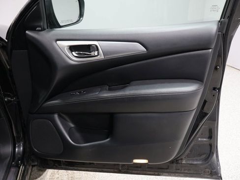 Used 2019 Nissan Pathfinder SL image 25