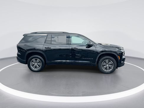 Used 2025 Chevrolet Traverse LT FWD image 10
