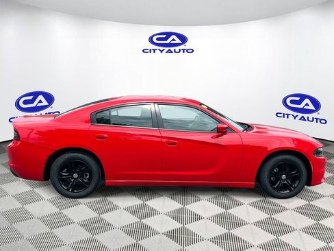 Used 2022 Dodge Charger SXT RWD image 2