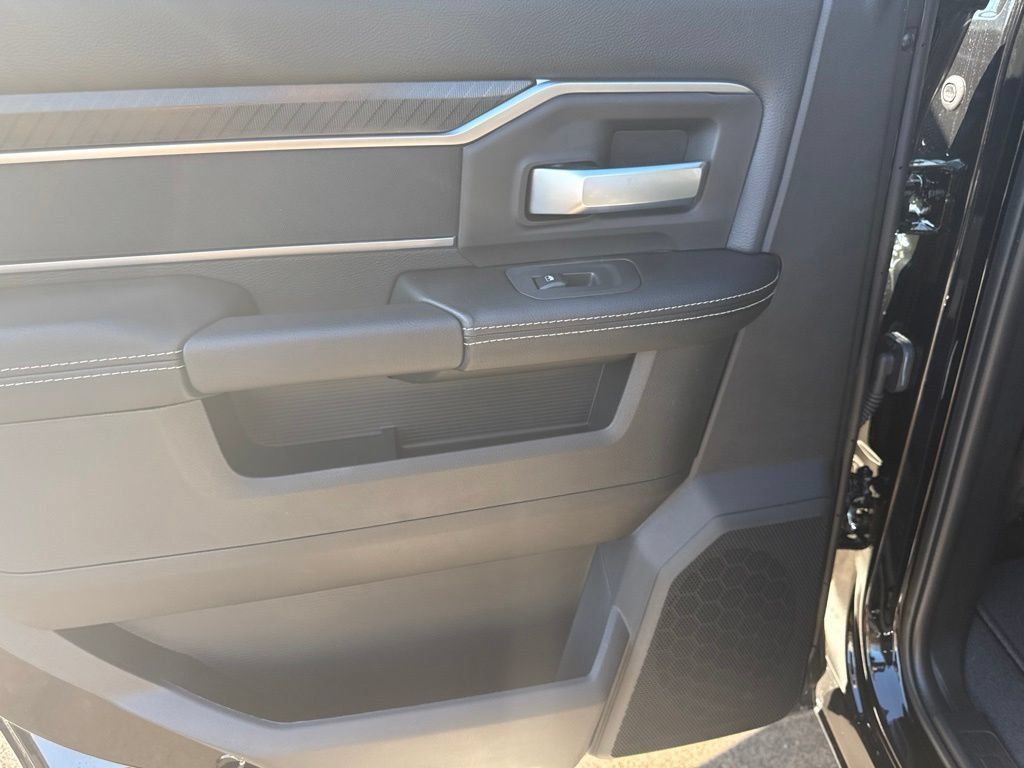New 2027 RAM 3500 Big Horn AWD/4WD image 34