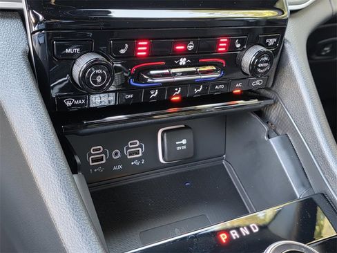 New 2025 Jeep Grand Cherokee Altitude image 22