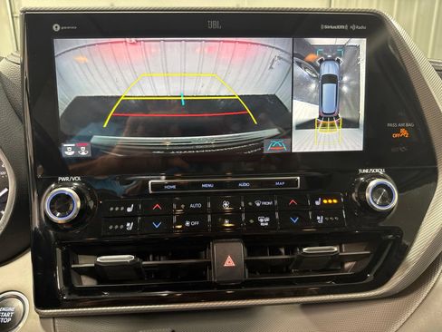Used 2020 Toyota Highlander Platinum AWD/4WD image 30