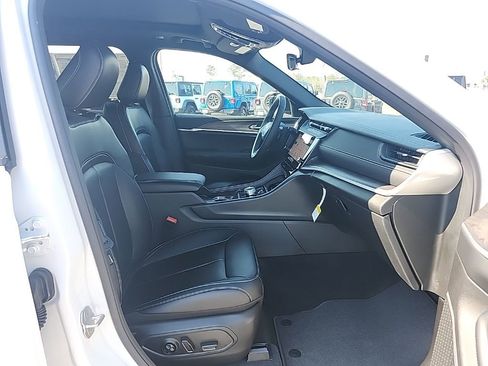 New 2026 Jeep Grand Cherokee Limited w/ Limited Altitude Package AWD/4WD image 33