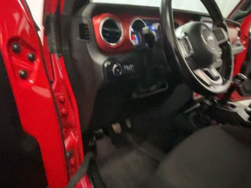 Used 2019 Jeep Wrangler Unlimited Rubicon w/ Dual Top Group AWD/4WD image 30