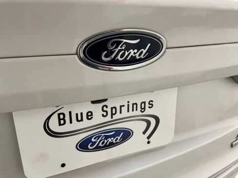 Used 2019 Ford Fusion SE FWD image 5