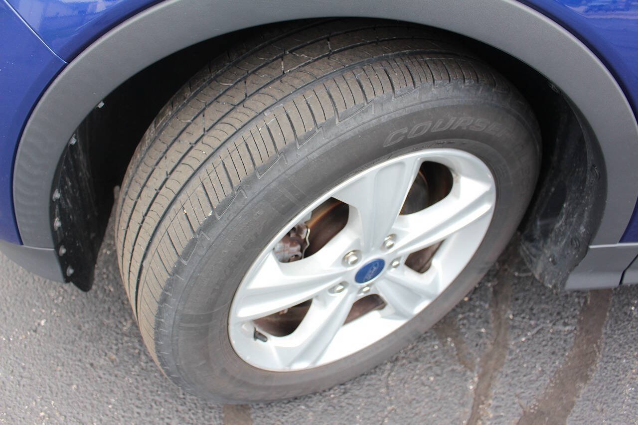 Used 2016 Ford Escape SE w/ Equipment Group 201A AWD/4WD image 8