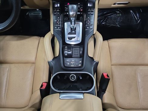 Used 2016 Porsche Cayenne image 20