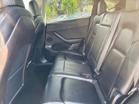 Used 2021 Tesla Model Y Long Range AWD/4WD image 11