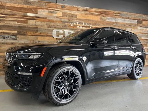 Used 2023 Jeep Grand Cherokee Summit image 12