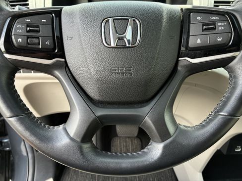 Used 2025 Honda Odyssey EX-L image 24