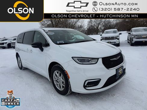 Used 2024 Chrysler Pacifica Touring-L image 7