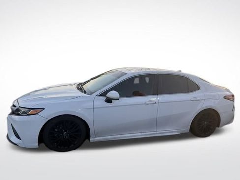 Used 2019 Toyota Camry SE image 4