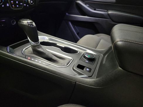 Used 2020 Chevrolet Traverse LT FWD image 26
