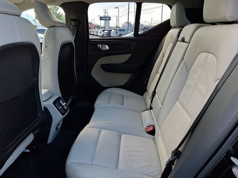 Certified 2024 Volvo XC40 B5 Plus w/ Protection Package Premier AWD/4WD image 10
