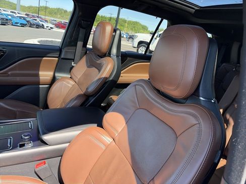 Used 2020 Lincoln Aviator Reserve w/ Equipment Group 202A AWD/4WD image 11