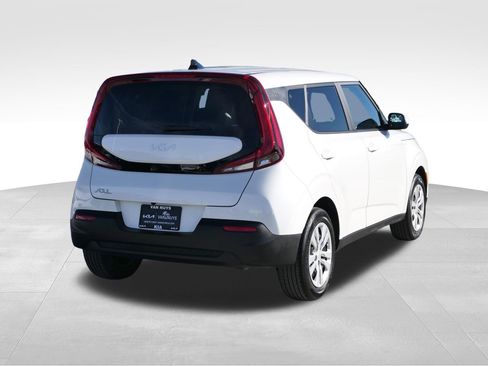 Used 2022 Kia Soul LX image 3