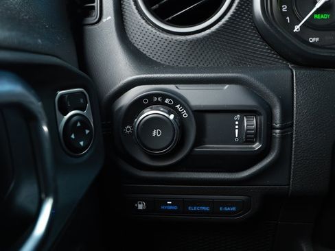 Used 2024 Jeep Wrangler Unlimited Rubicon 4xe AWD/4WD image 15