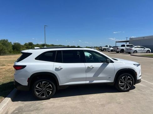 Used 2026 Buick Enclave Sport Touring FWD image 3