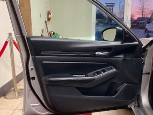 Used 2025 Nissan Altima 2.5 SV image 15