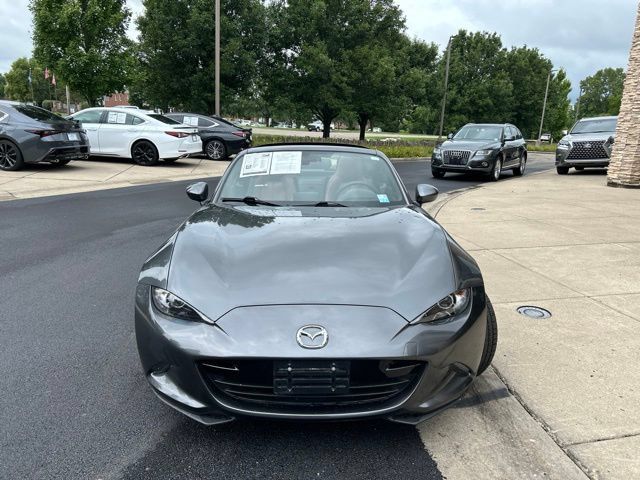 Used 2017 MAZDA MX-5 Miata RF Grand Touring RWD image 2