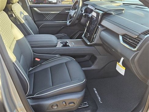 New 2026 GMC Acadia Denali w/ Super Cruise Package image 17