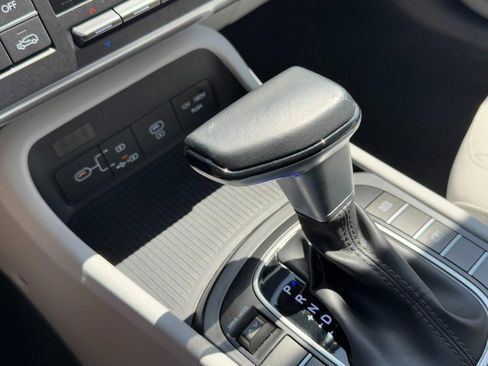 Used 2025 Hyundai Kona SEL FWD image 21